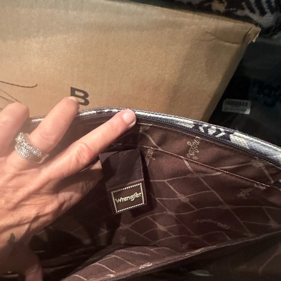 Wrangler women’s tote PRICE DROP large tribal leather - Picture 4 of 11